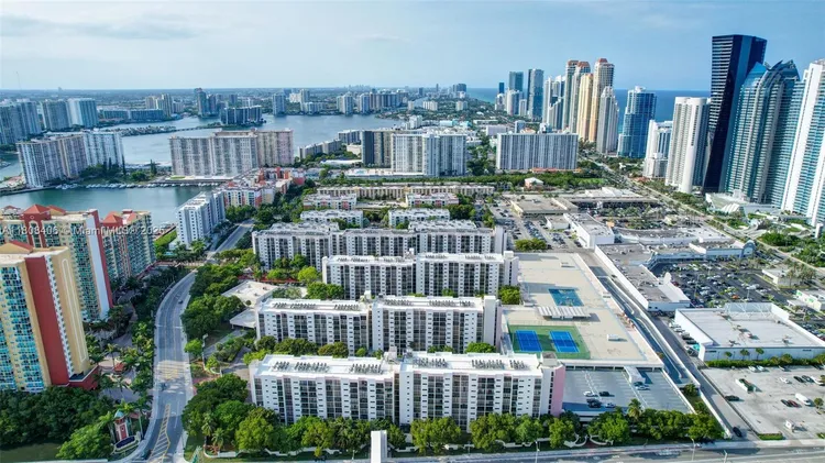 Plaza of the Americas #220 image #41