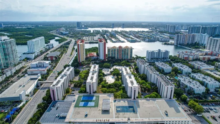 Plaza of the Americas #220 image #43