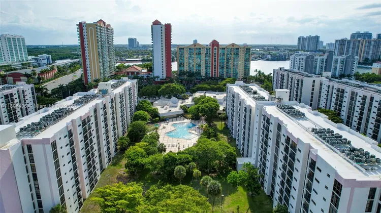 Plaza of the Americas #220 image #46