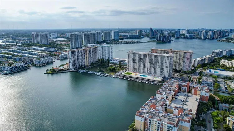 Plaza of the Americas #220 image #47