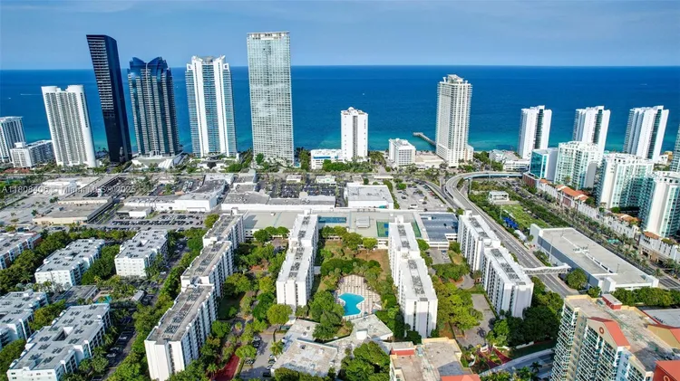 Plaza of the Americas #220 image #48