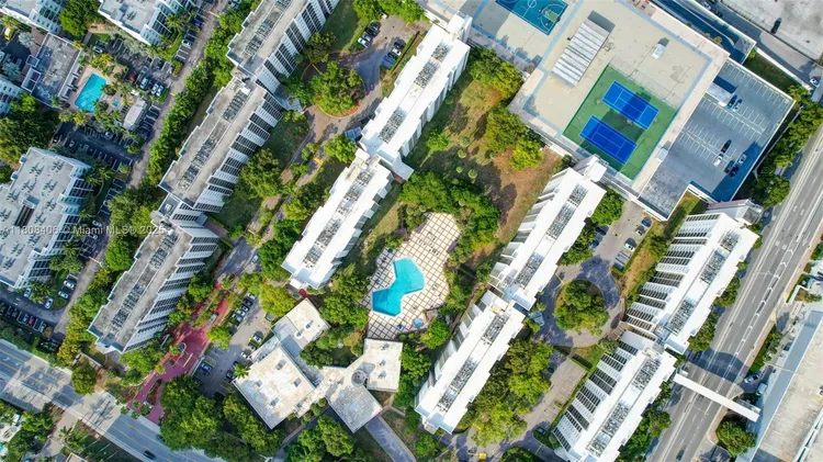 Plaza of the Americas #220 image #49