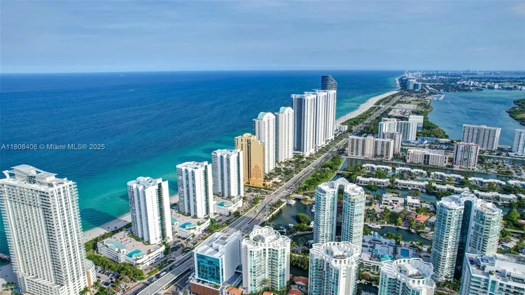 Plaza of the Americas #220 image #50