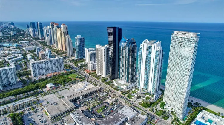 Plaza of the Americas #220 image #51