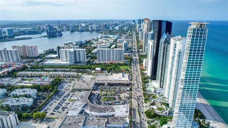 Plaza of the Americas #220 image #52