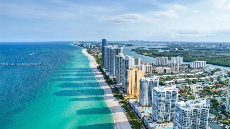 Plaza of the Americas #220 image #56