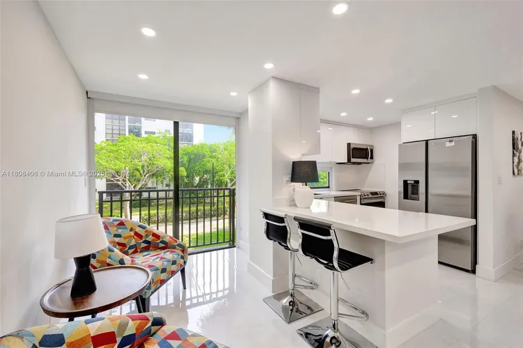 Plaza of the Americas #220 image #6