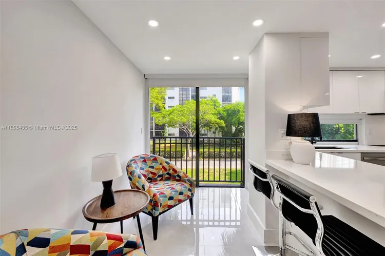 Plaza of the Americas #220 image #7