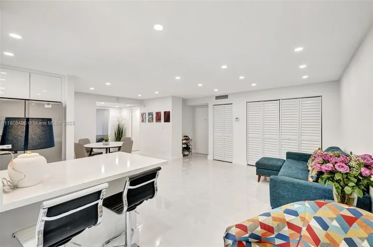 Plaza of the Americas #220 image #8