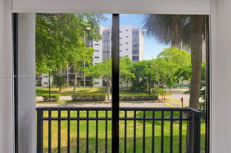 Plaza of the Americas #220 image #9