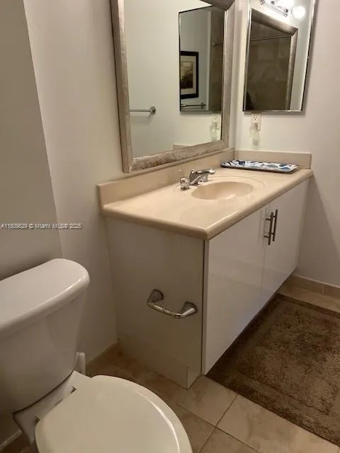 360 Condo #912 image #33