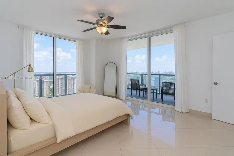 La Perla #3207 image #15