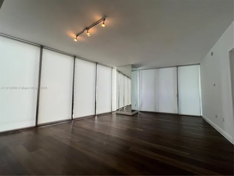 Icon Brickell II #1710 image #11