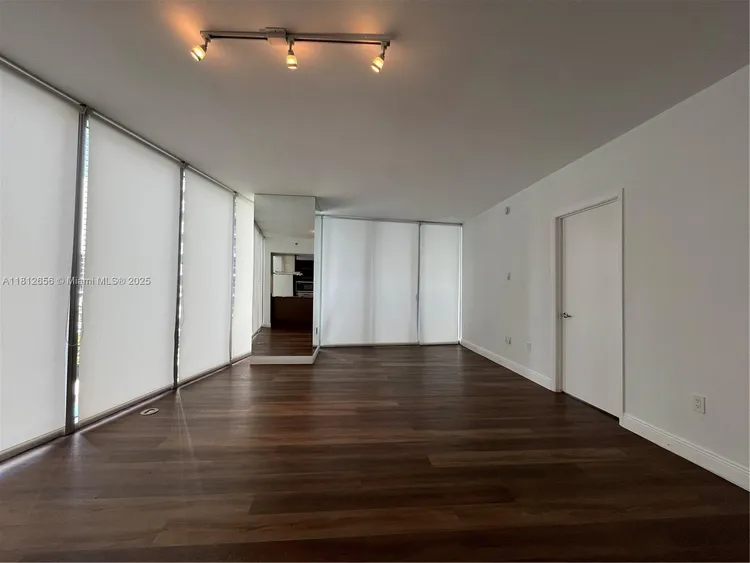 Icon Brickell II #1710 image #12