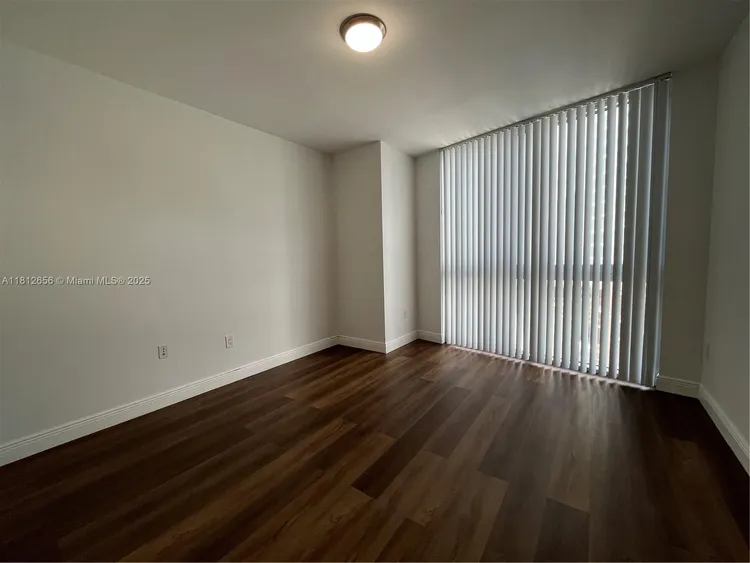 Icon Brickell II #1710 image #9