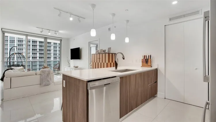 Aria on the Bay #4208 image #9