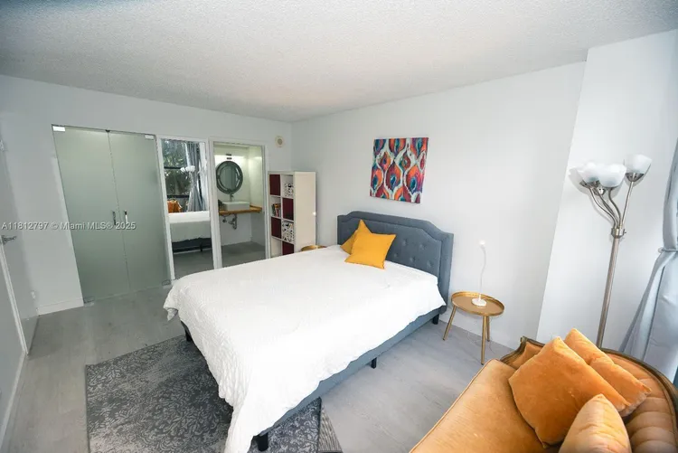 Plaza of the Americas #207 image #11