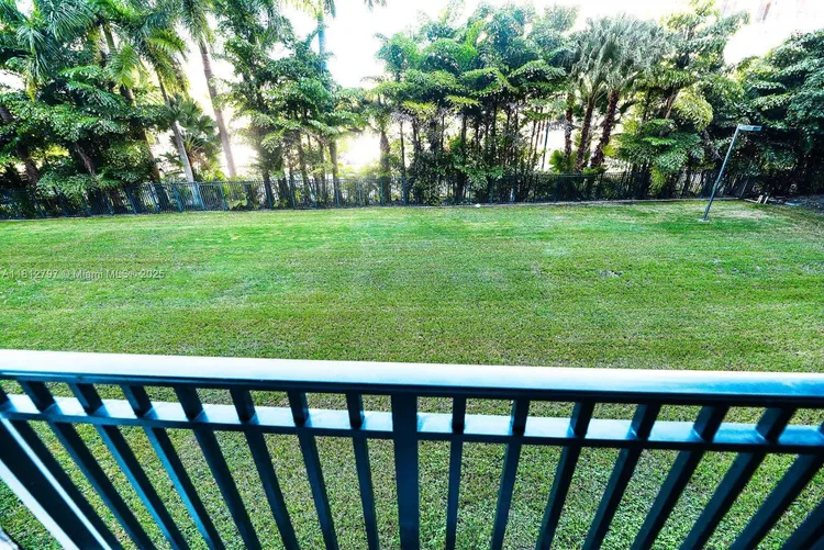 Plaza of the Americas #207 image #16