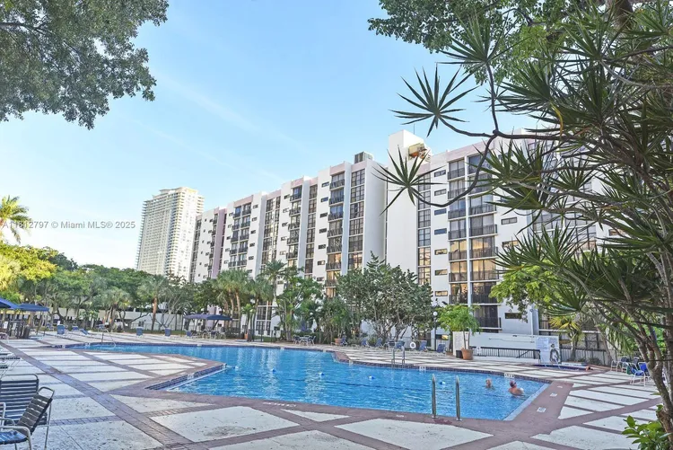 Plaza of the Americas #207 image #19