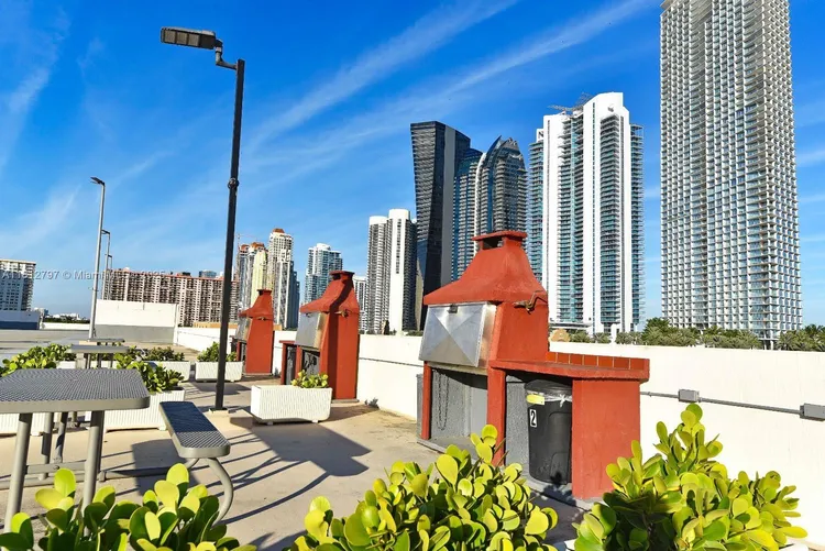 Plaza of the Americas #207 image #20