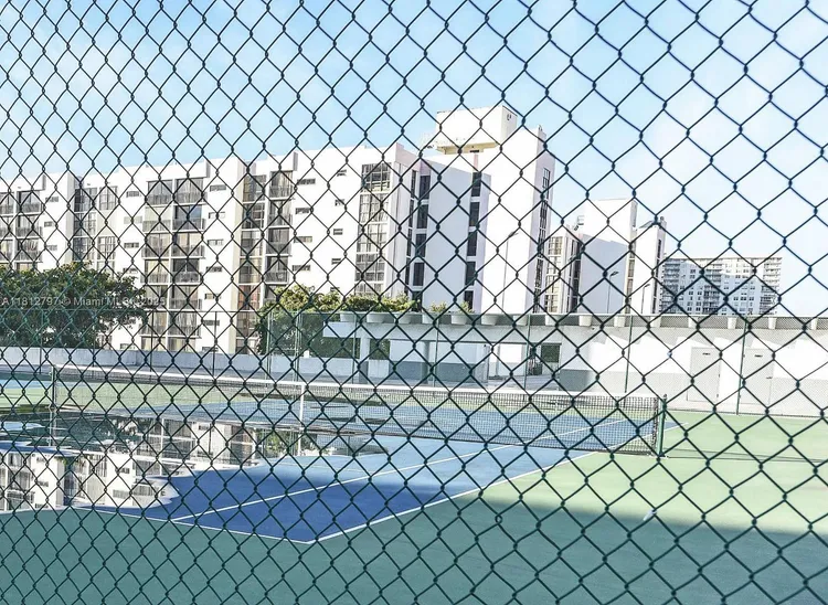 Plaza of the Americas #207 image #24