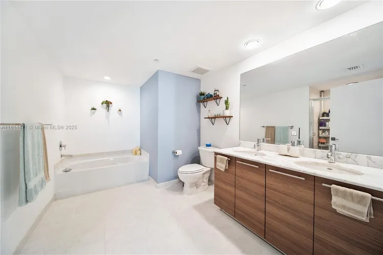 The Plaza on Brickell North #1407 image #6