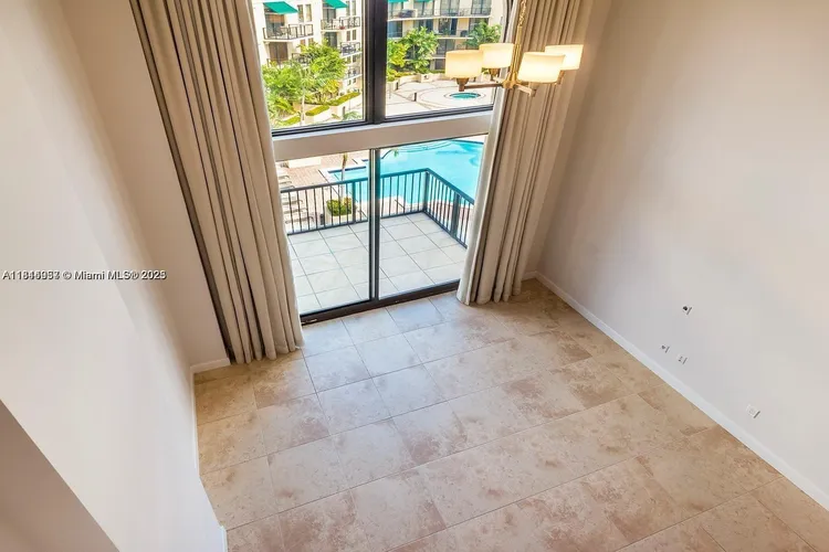 55 Merrick #802 image #12