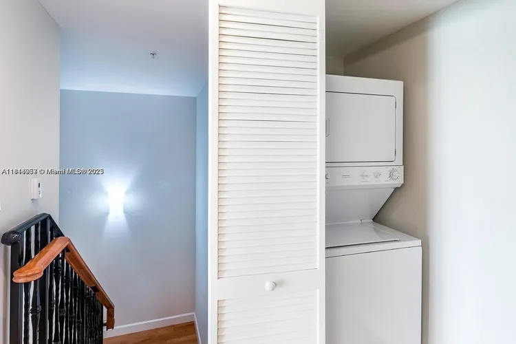 55 Merrick #802 image #13