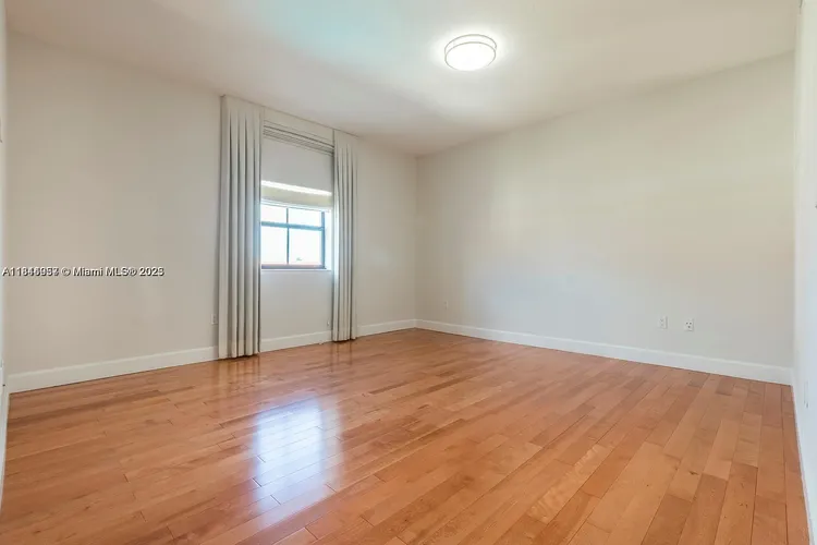 55 Merrick #802 image #14