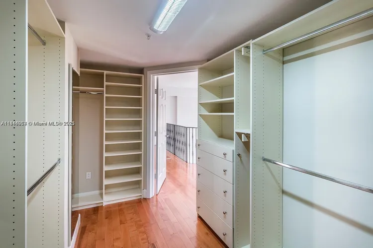 55 Merrick #802 image #15