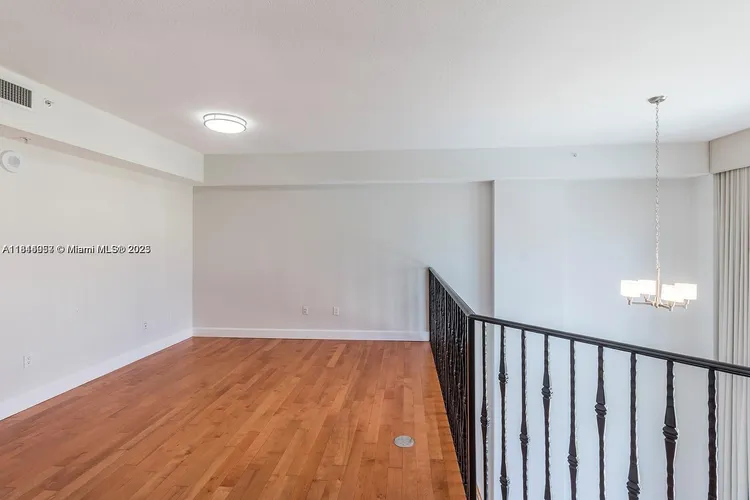 55 Merrick #802 image #16