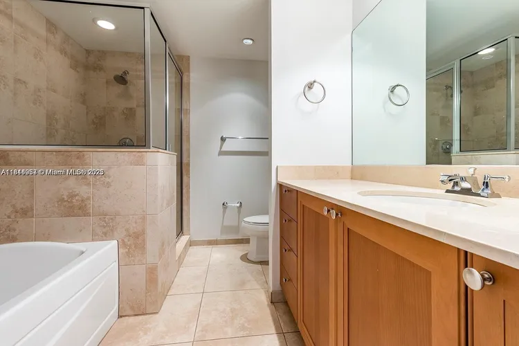 55 Merrick #802 image #18