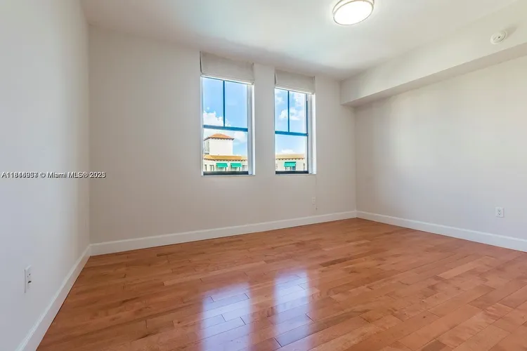 55 Merrick #802 image #19