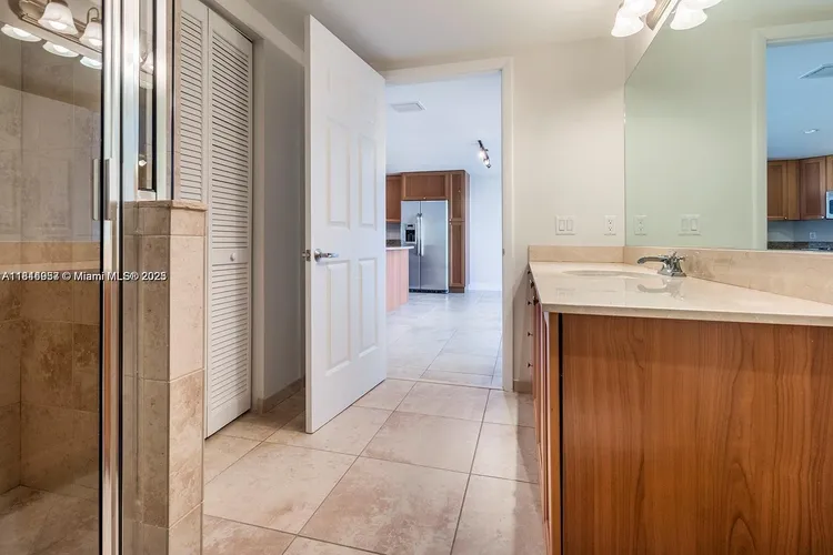 55 Merrick #802 image #20