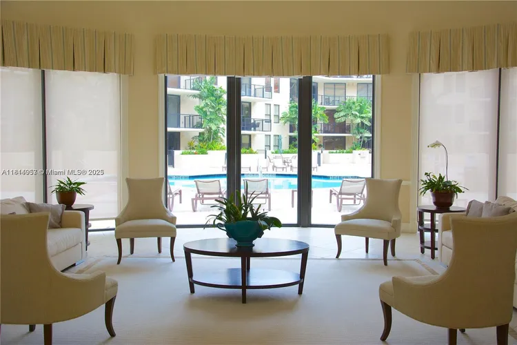 55 Merrick #802 image #24