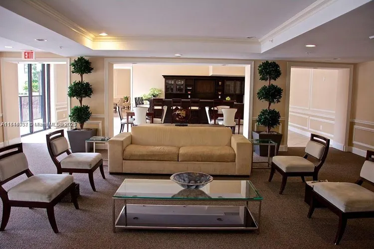 55 Merrick #802 image #25