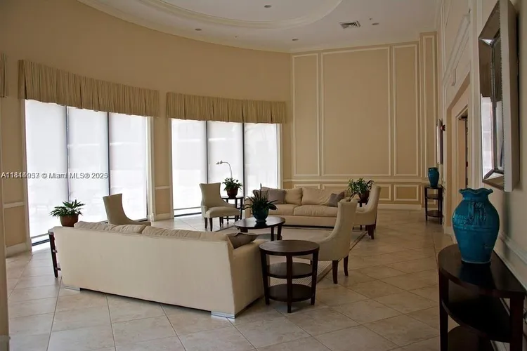 55 Merrick #802 image #28