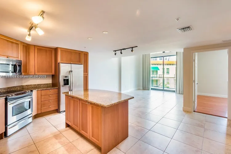 55 Merrick #802 image #7