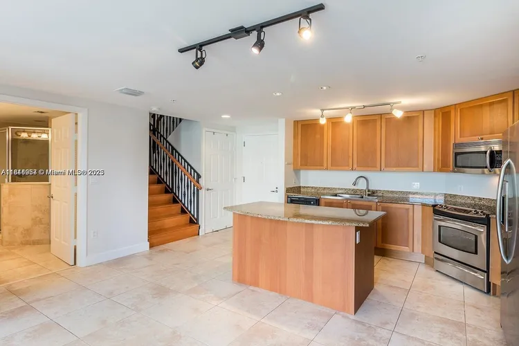 55 Merrick #802 image #8