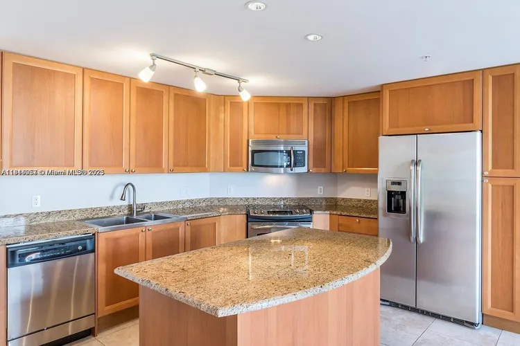 55 Merrick #802 image #9