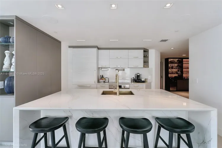 Paraiso Bay #4701 image #8