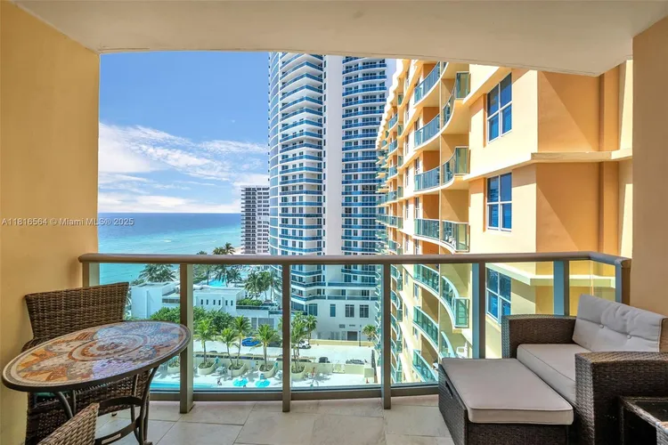 The Wave Condominium #1218 image #7