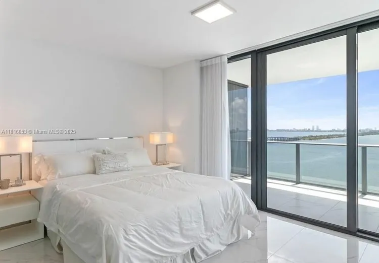 One Paraiso #1702 image #10