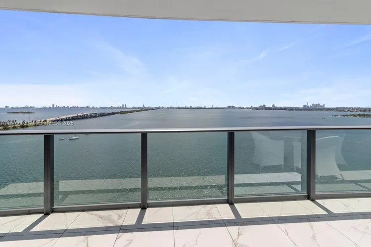 One Paraiso #1702 image #11