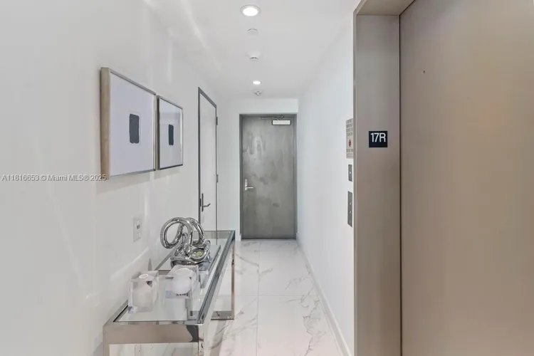 One Paraiso #1702 image #12