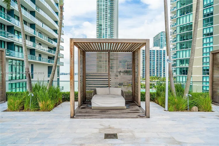 One Paraiso #1702 image #27