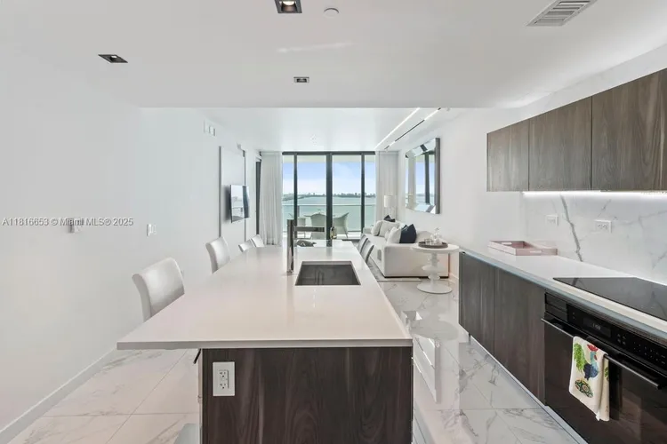 One Paraiso #1702 image #6