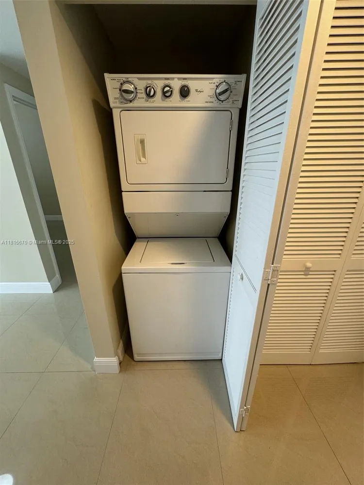 One Village Place #910 image #16