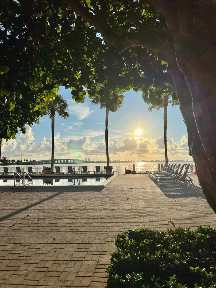 Bay Park Towers #713 image #12