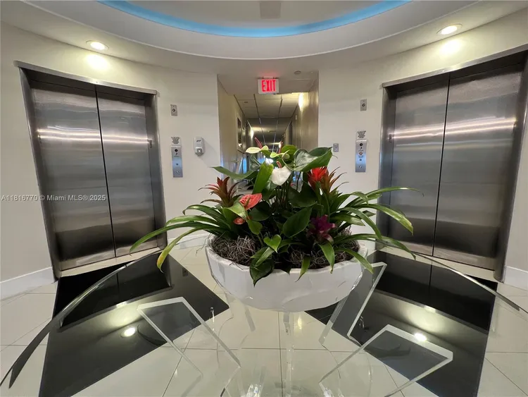 Bay Park Towers #713 image #15